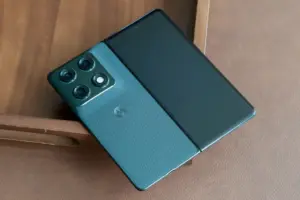 The Missing Case Conundrum: Why Major Accessories Brands Are Ignoring Motorola’s Market Dominance