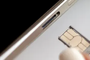 The Modern Dilemma of the SIM Tray: Why Powering Down Your Smartphone Still Matters